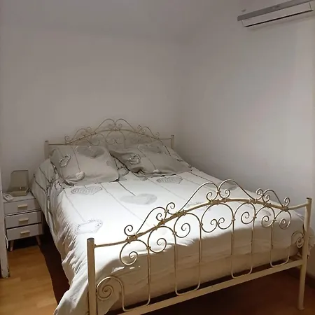 Le 7 Apartment Servian Exterior photo